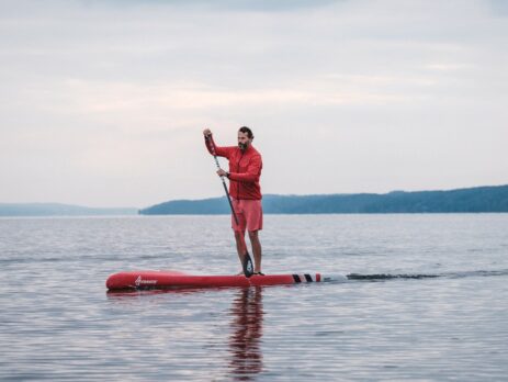 pascal paddelt mit dem sup auf dem starnberger see