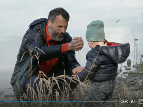 pascal mit seinem sohn am wasser